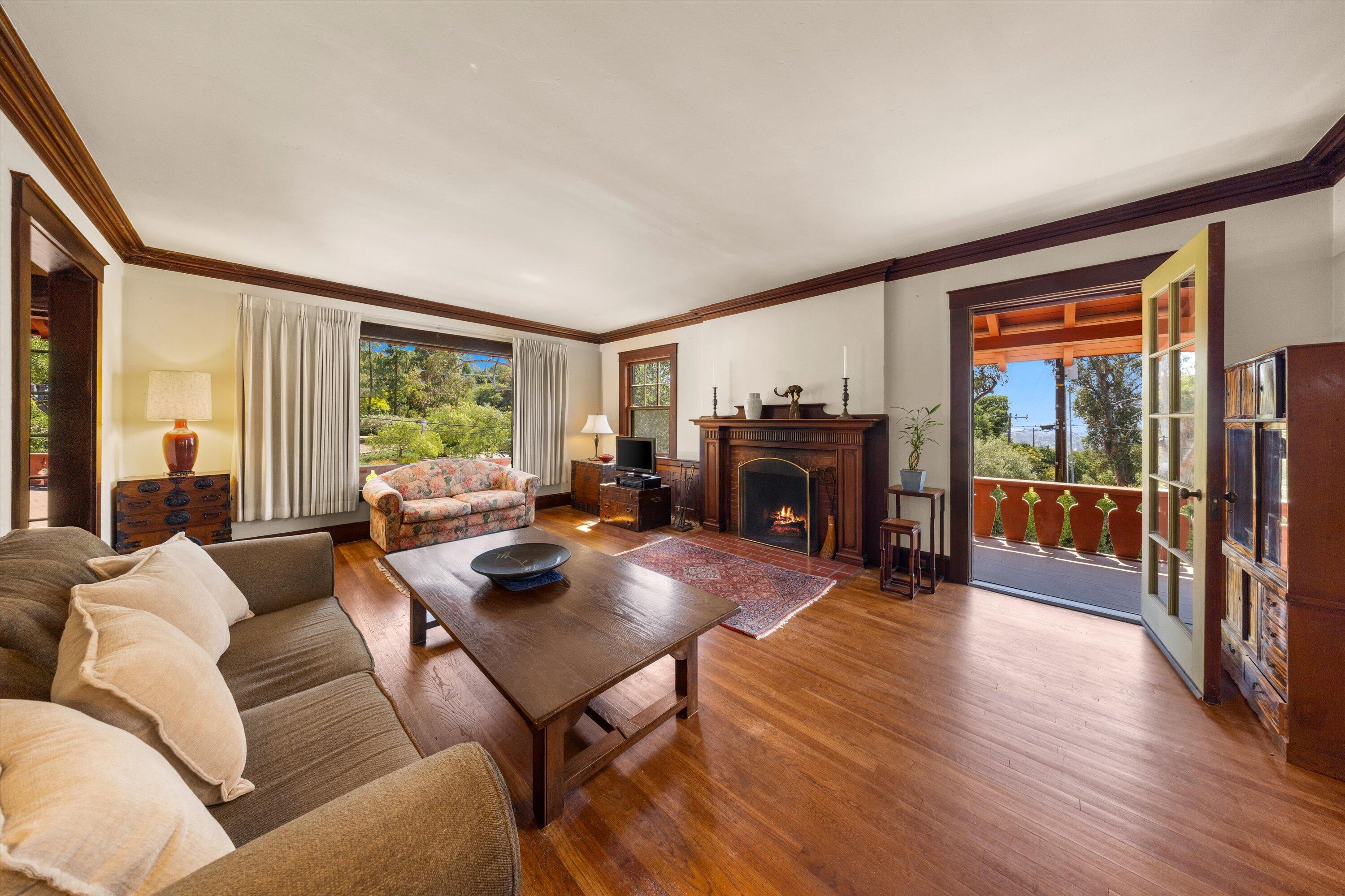 1060 Tremonto Road Santa Barbara, CA 93103 - Photo 7 of 49 Living Room