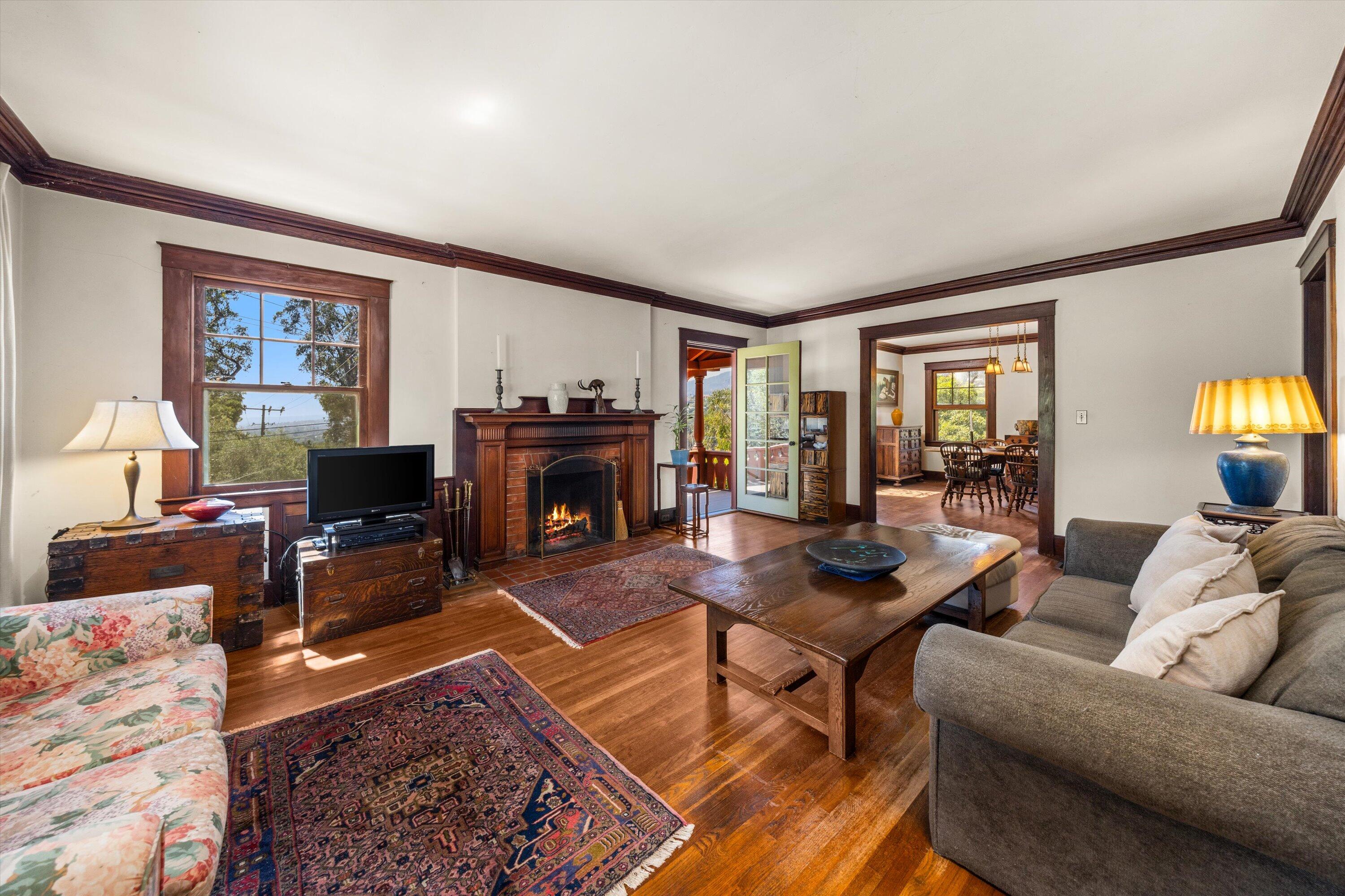 1060 Tremonto Road Santa Barbara, CA 93103 - Photo 8 of 49 Living Room