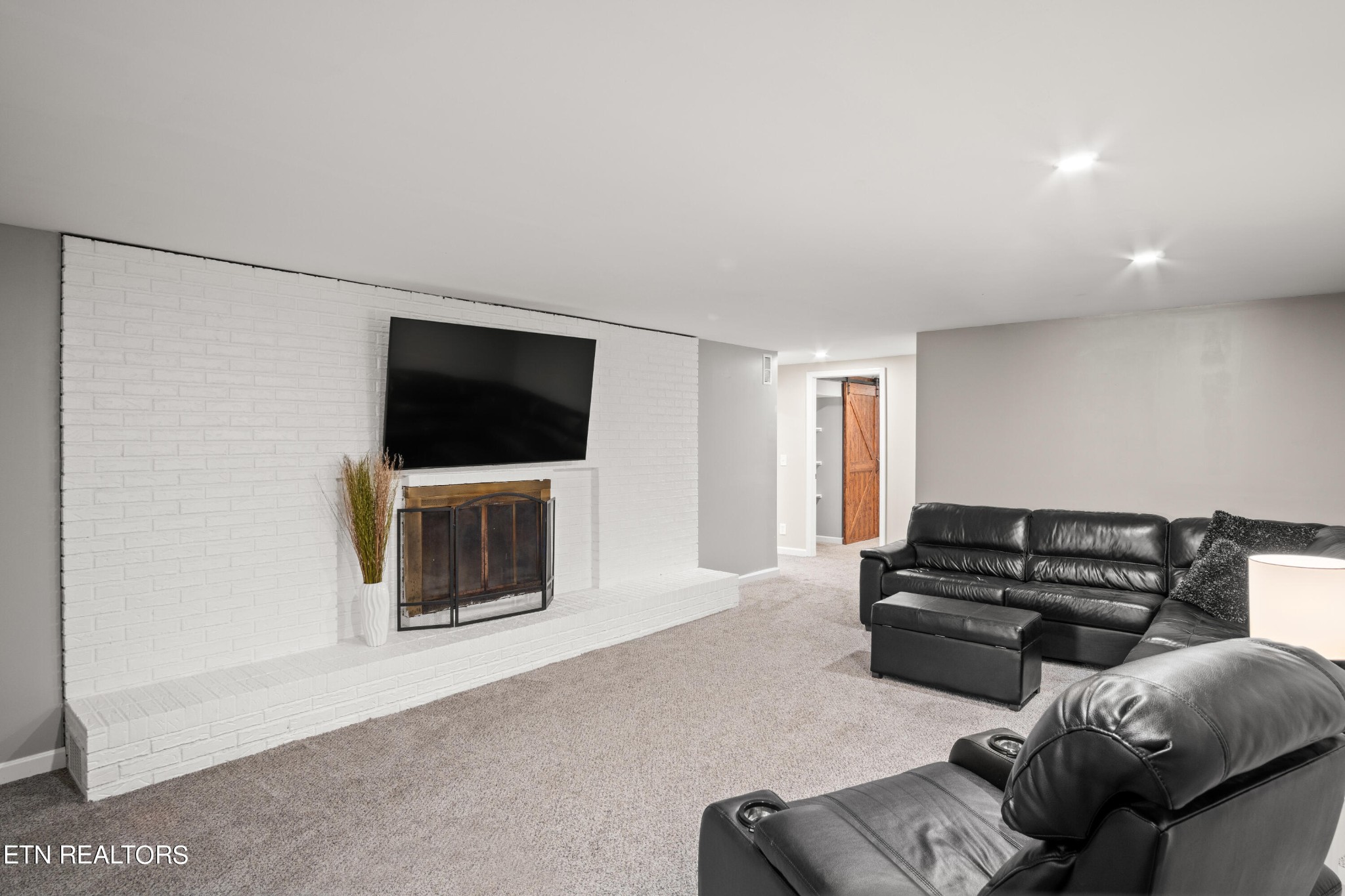 3674 Pleasant Ridge Road Talbott, TN 37877 - Photo 41 of 60 a living room with furniture and a flat screen tv
