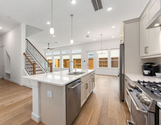 $720,000 | 1724 Leilani Drive, Houston, TX 77055