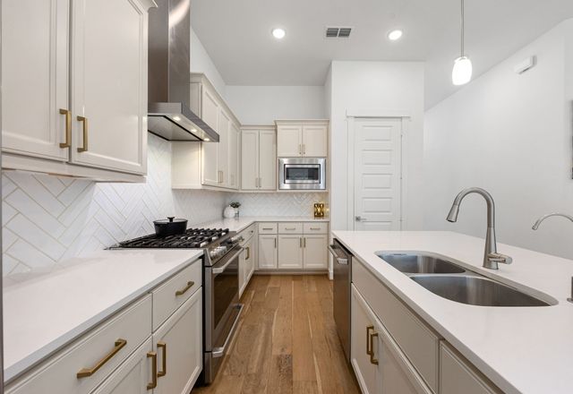 $720,000 | 1724 Leilani Drive, Houston, TX 77055