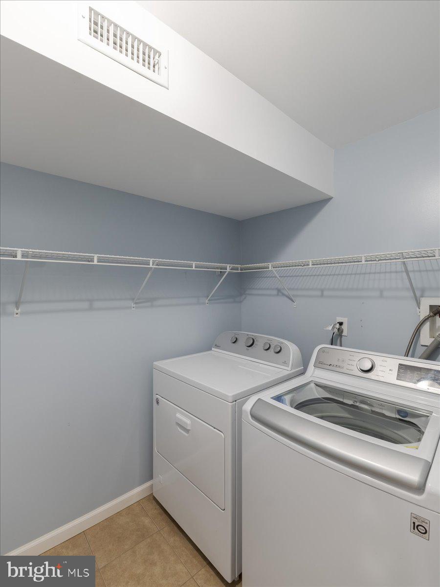 45 Shelley Road Southampton, PA 18966 - Photo 20 of 31 a utility room with dryer and washer