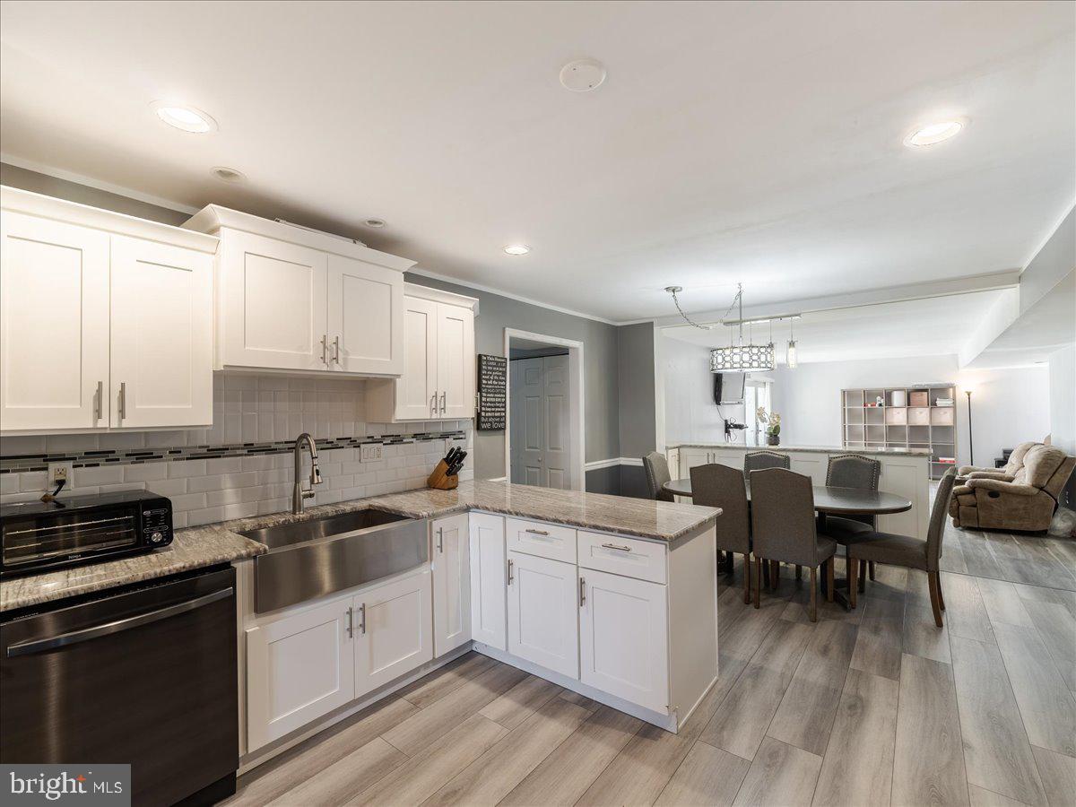 45 Shelley Road Southampton, PA 18966 - Photo 6 of 31 a kitchen with lots of counter top space and dining table