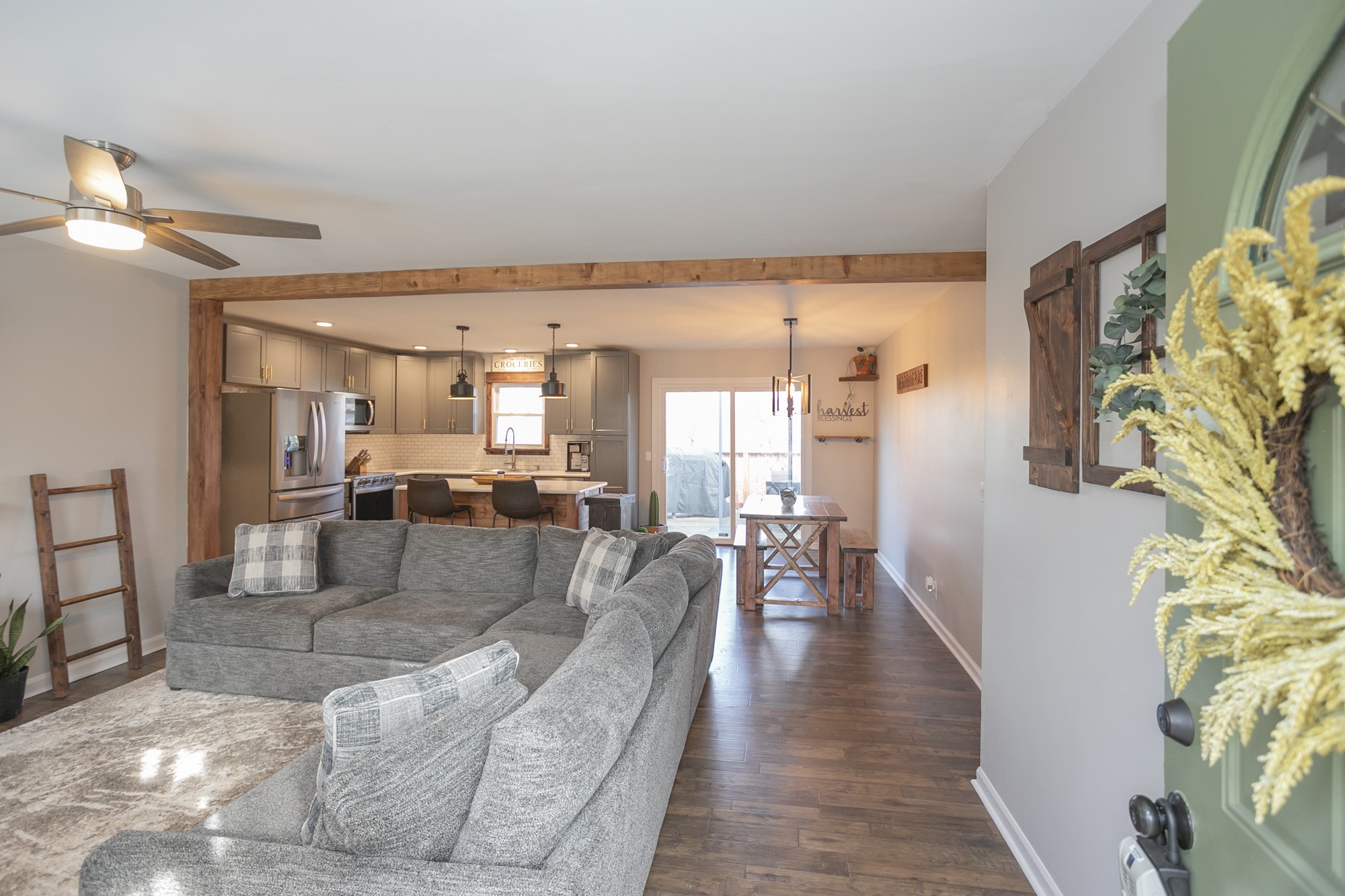 1124 Jacksons View Road Hermitage, TN 37076 - Photo 3 of 22 a living room with furniture and a table