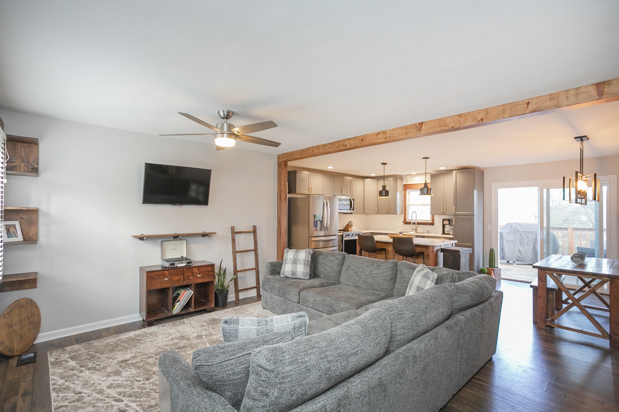 1124 Jacksons View Road Hermitage, TN 37076 - Photo 4 of 22 a living room with furniture and a flat screen tv