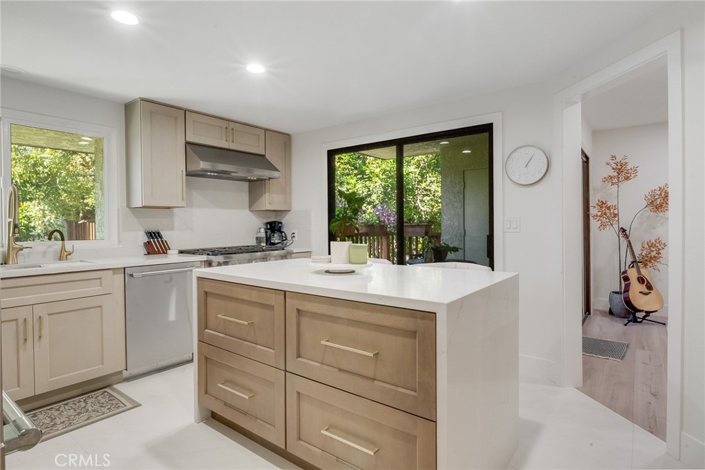 6330 Riviera Circle Long Beach, CA 90815 - Photo 13 of 58 Gallery Image 13