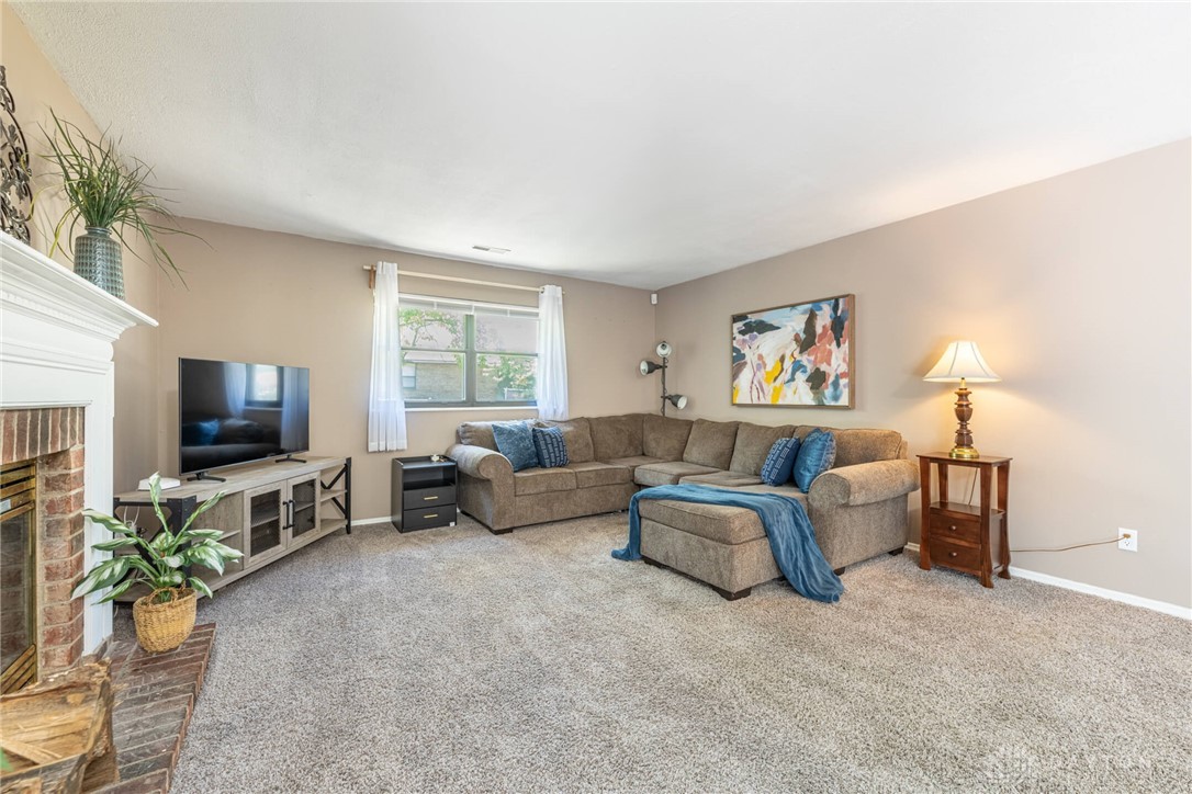 6808 Charlesgate Road Huber Heights, OH 45424 - Photo 16 of 38 Family Room