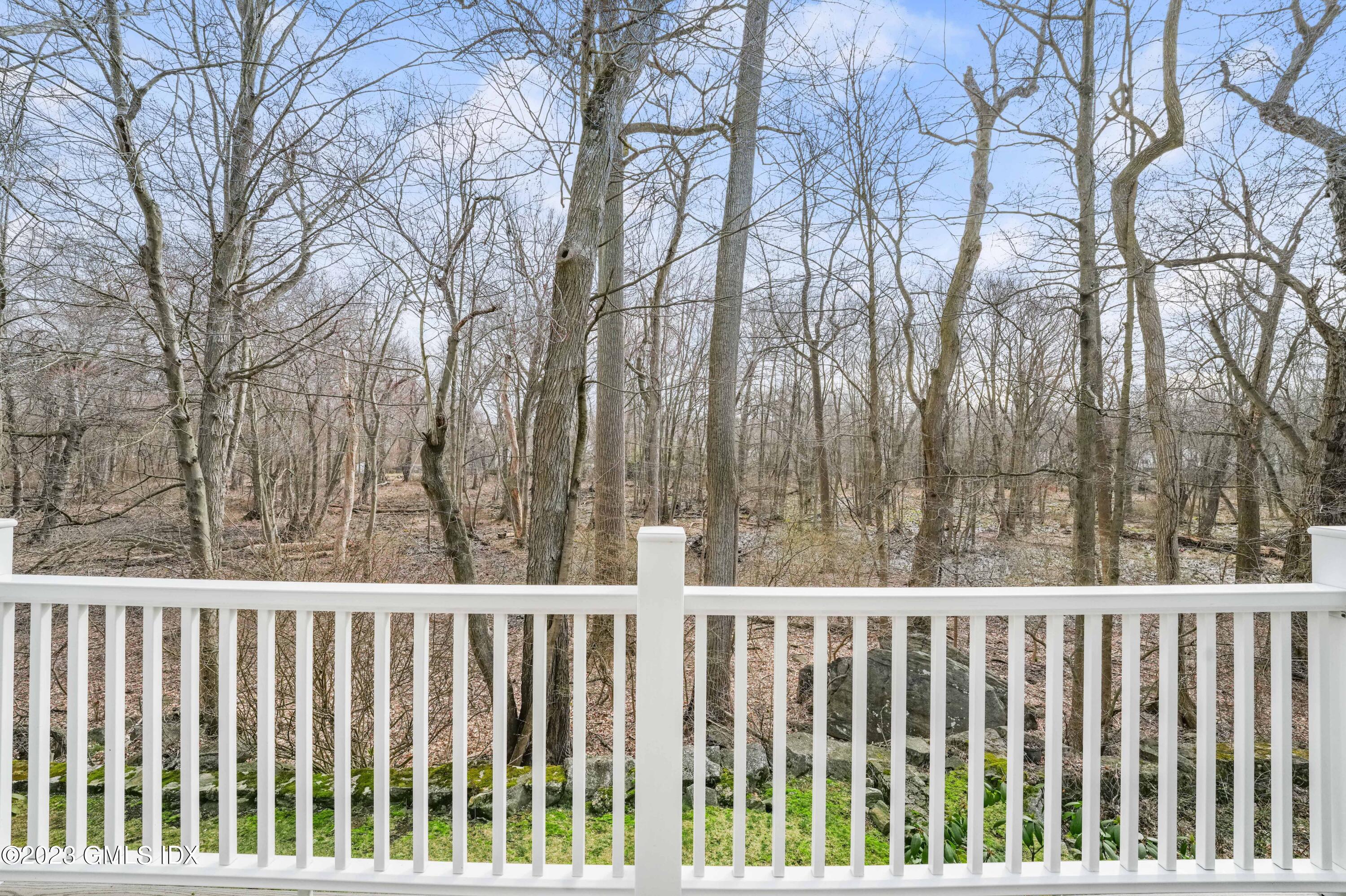 76 Silo Circle, Unit 76 Riverside, CT 06878 - Photo 14 of 40 a porch with a yard