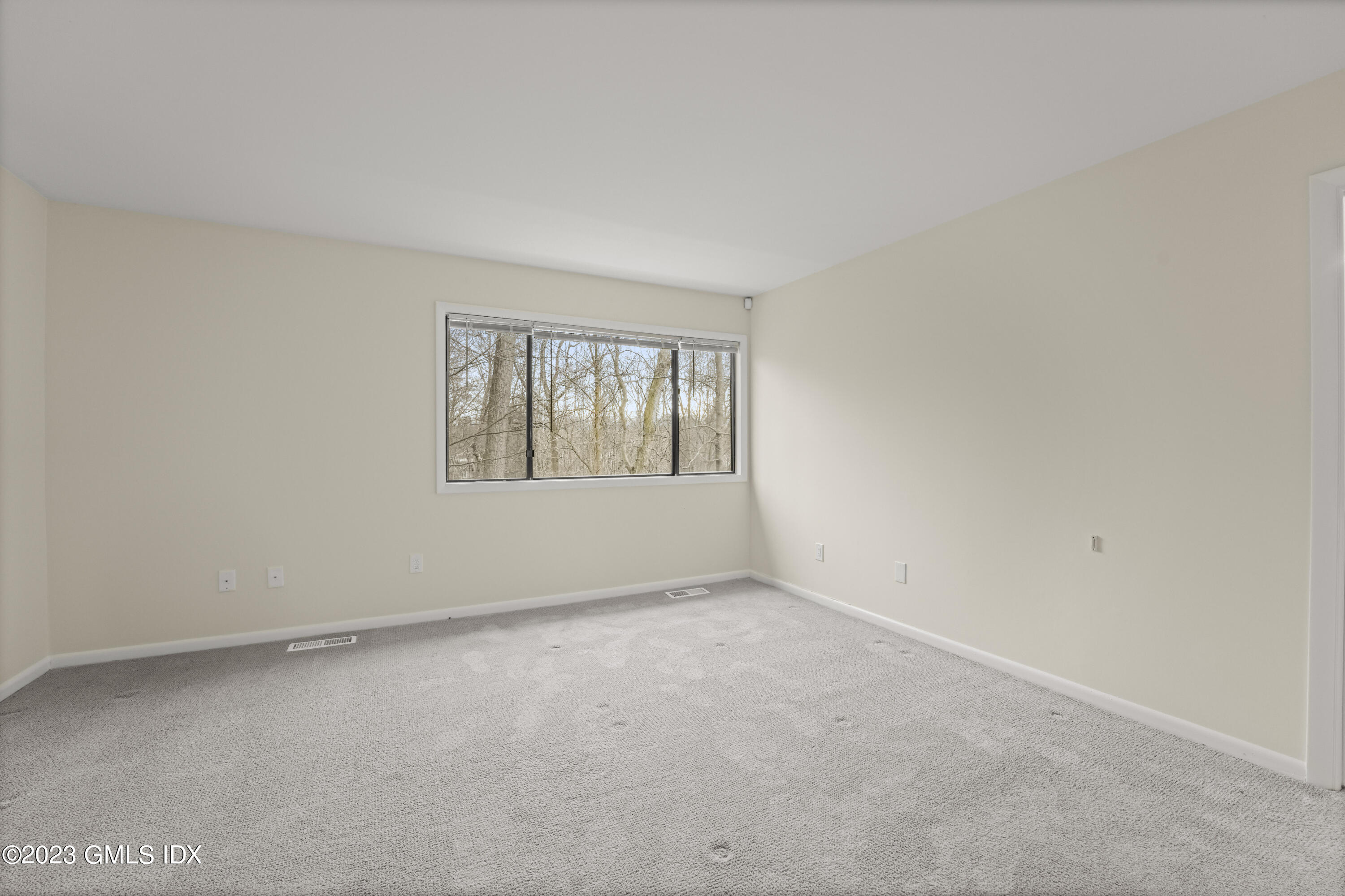 76 Silo Circle, Unit 76 Riverside, CT 06878 - Photo 17 of 40 an empty room with windows