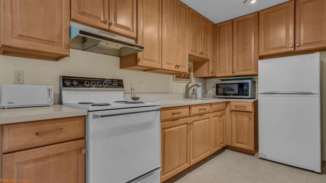 $1,495 | 680 North Ashurst Court, Unit 205, Palm Springs, CA 92262