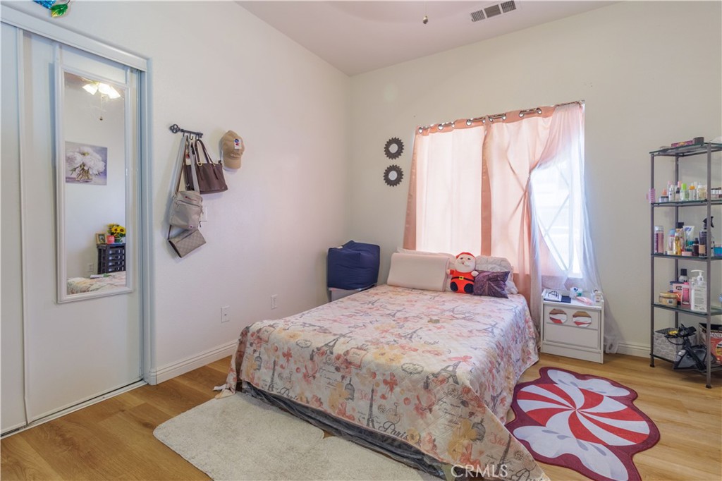 1393 Rabbit Peak Way Hemet, CA 92545 - Photo 24 of 34 a bedroom with a bed and a window