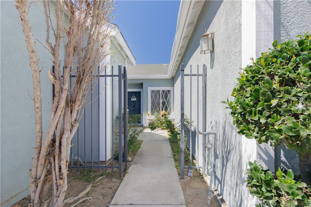 1393 Rabbit Peak Way Hemet, CA 92545 - Photo 4 of 34 a view of a pathway with house on both side