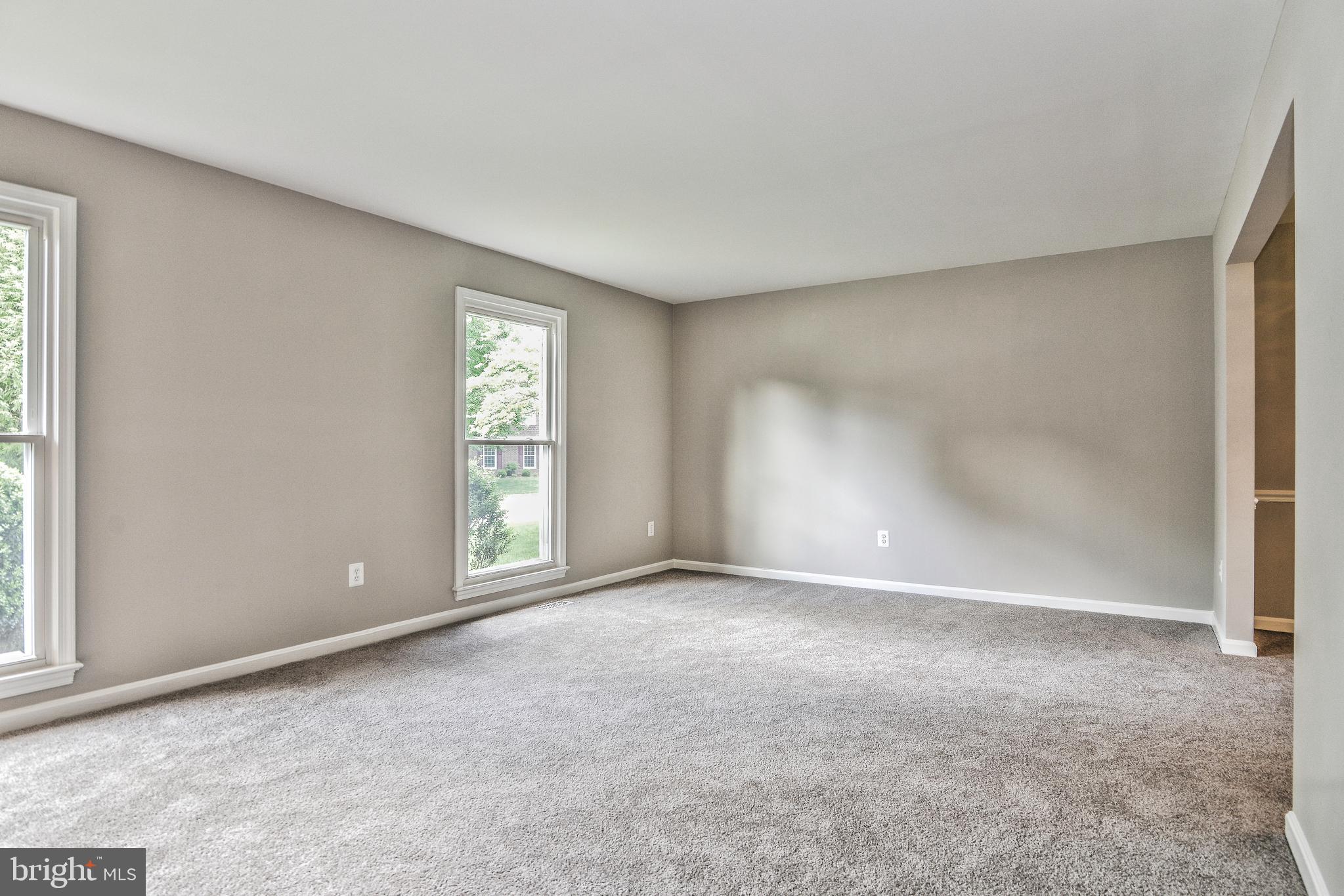 7903 Viola Street Springfield, VA 22152 - Photo 4 of 32 Bright and Open