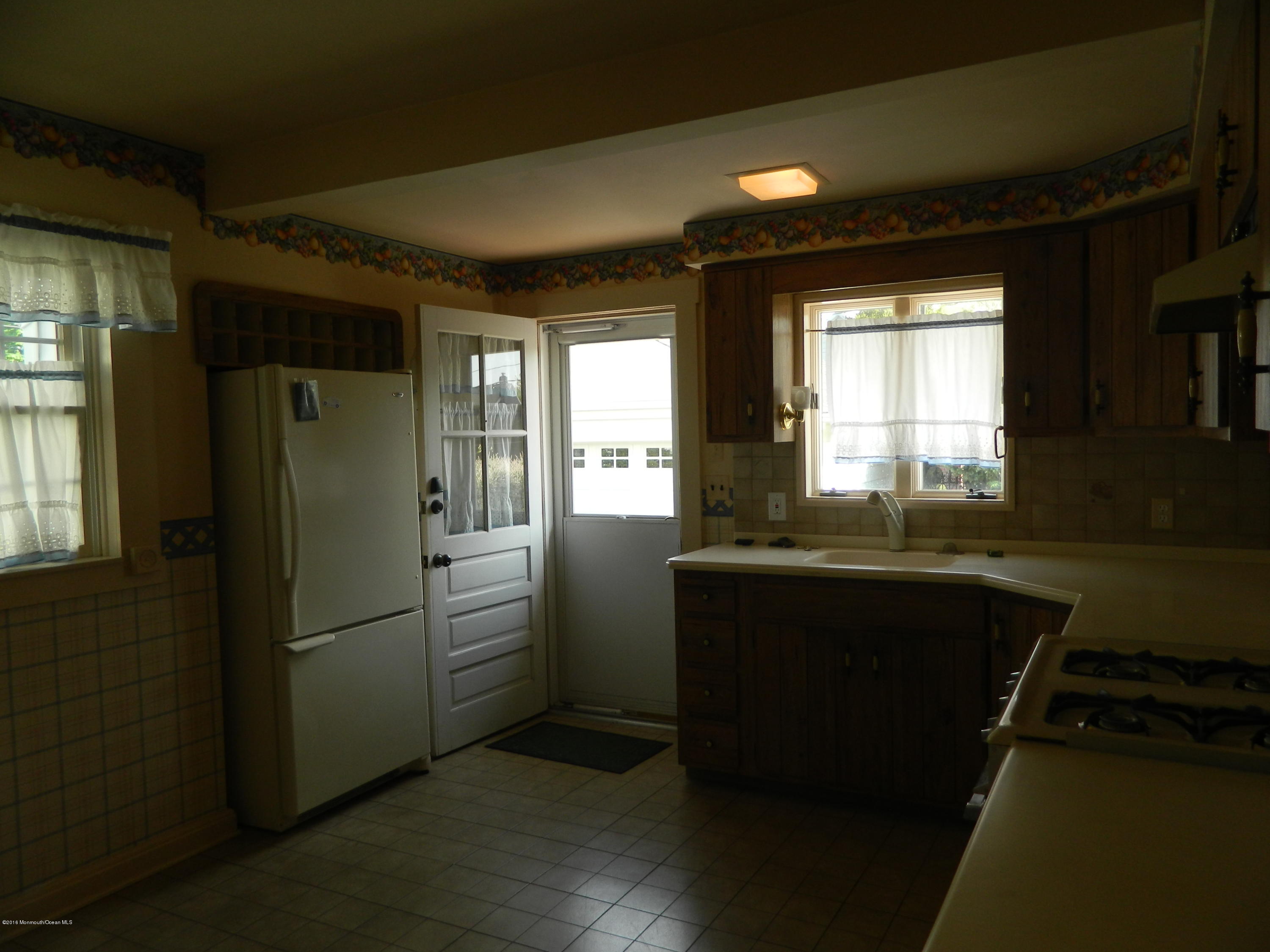 403 Atlantic Avenue Spring Lake, NJ 07762 - Photo 4 of 13 2012-06-10 23.10.11