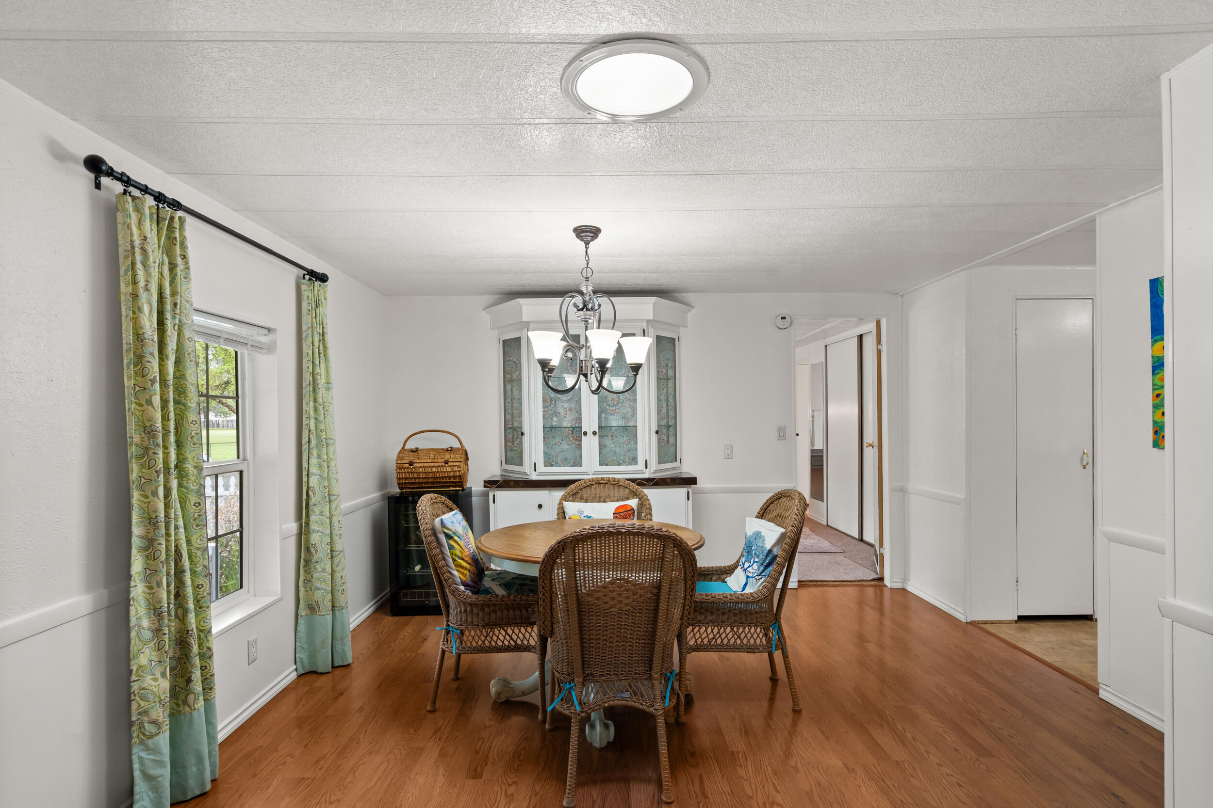 315 Queens Branch Road Rogue River, OR 97537 - Photo 8 of 42 Eating Area