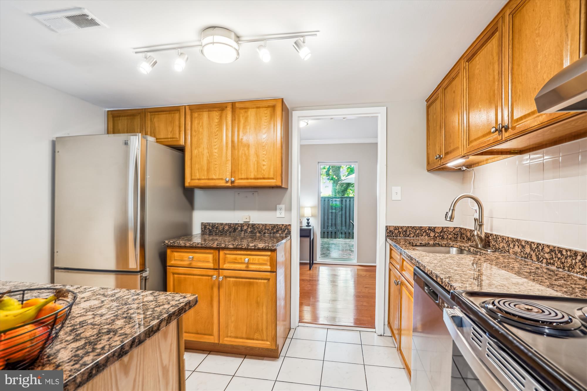 1797 Ivy Oak Square, Unit 67 Reston, VA 20190 - Photo 7 of 39 Gallery Image 7