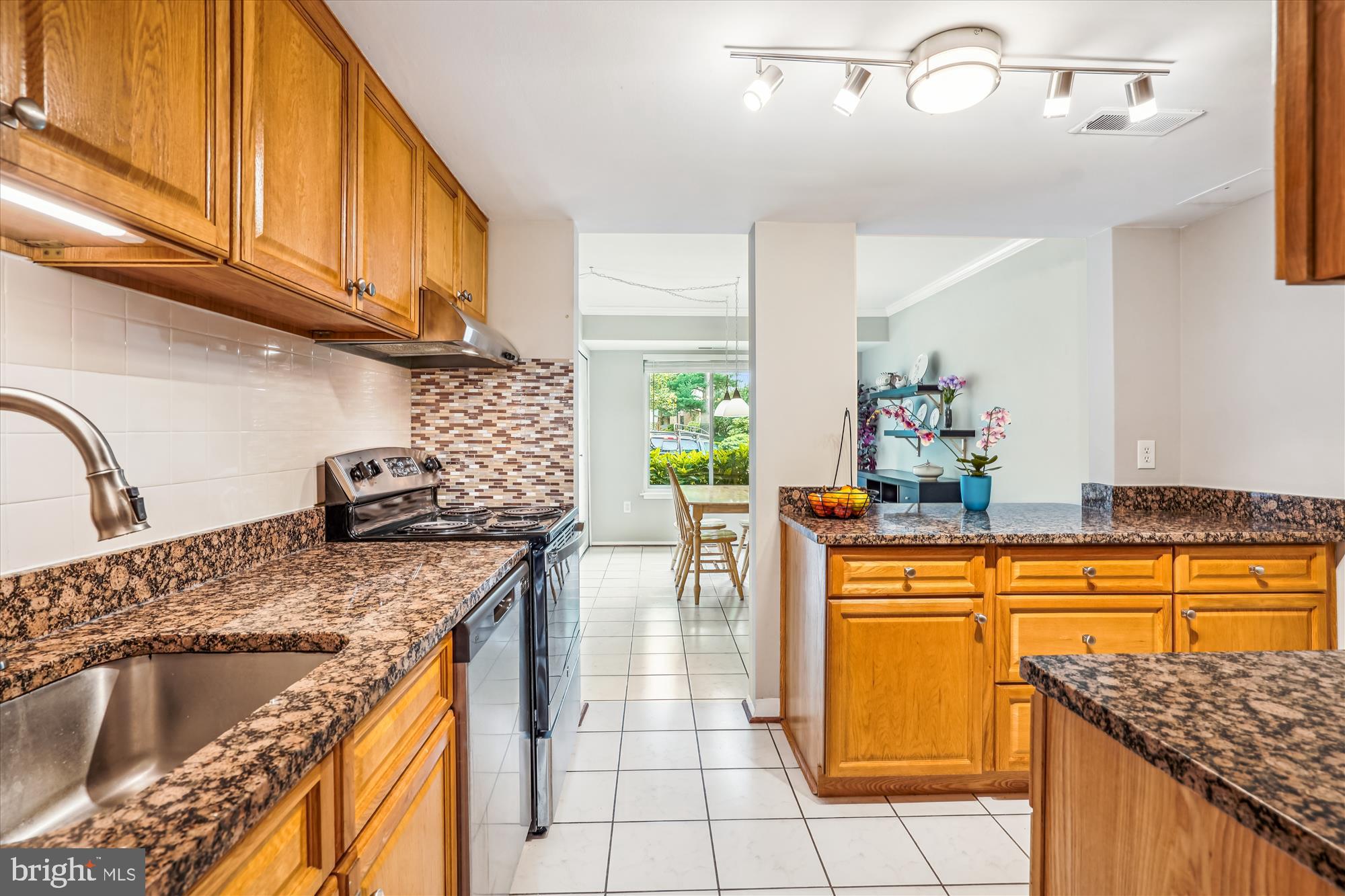 1797 Ivy Oak Square, Unit 67 Reston, VA 20190 - Photo 9 of 39 Gallery Image 9