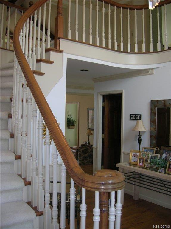 5970 Murfield Drive Rochester, MI 48306 - Photo 9 of 25 Stairway