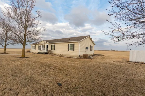 $850,000 | 26151 East 2500 North Road, Lexington, IL 61753