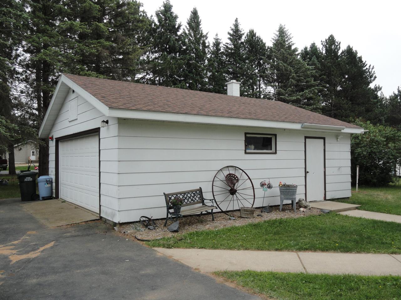 W5895 Muskellunge Lake Road Tomahawk, WI 54487 - Photo 2 of 32 Gallery Image 2