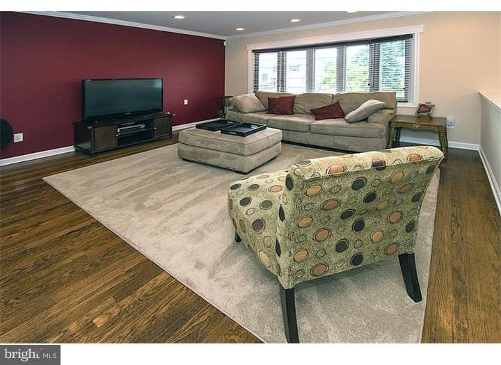 524 Byron Road Warminster, PA 18974 - Photo 3 of 25 Living Room