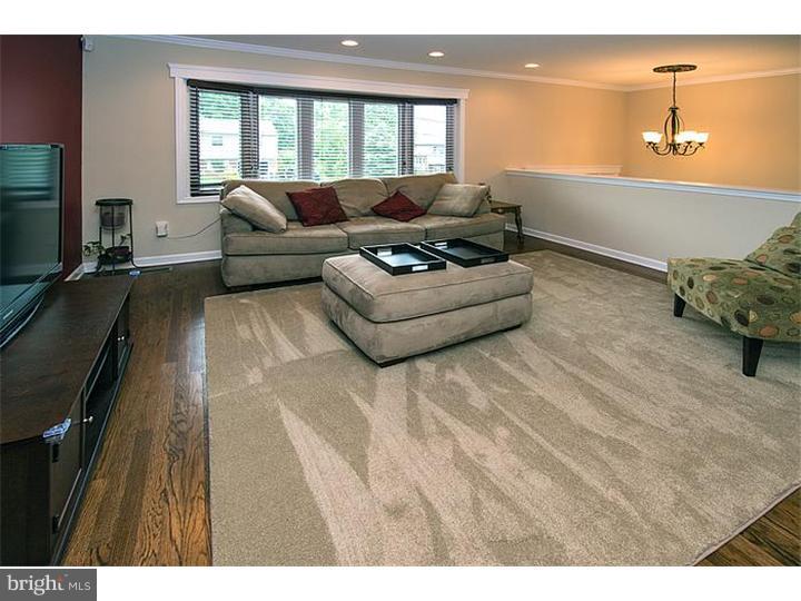 524 Byron Road Warminster, PA 18974 - Photo 4 of 25 Living Room