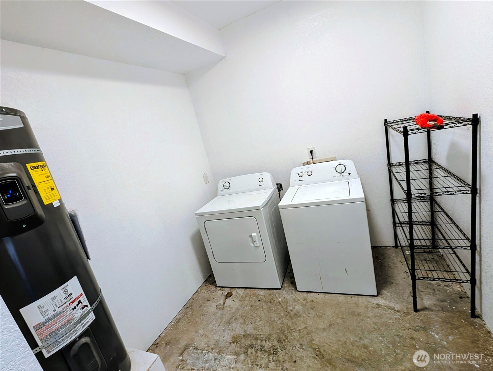 11108 Bliss Cochrane Road Northwest Gig Harbor, WA 98329 - Photo 27 of 39 a utility room with dryer and washer
