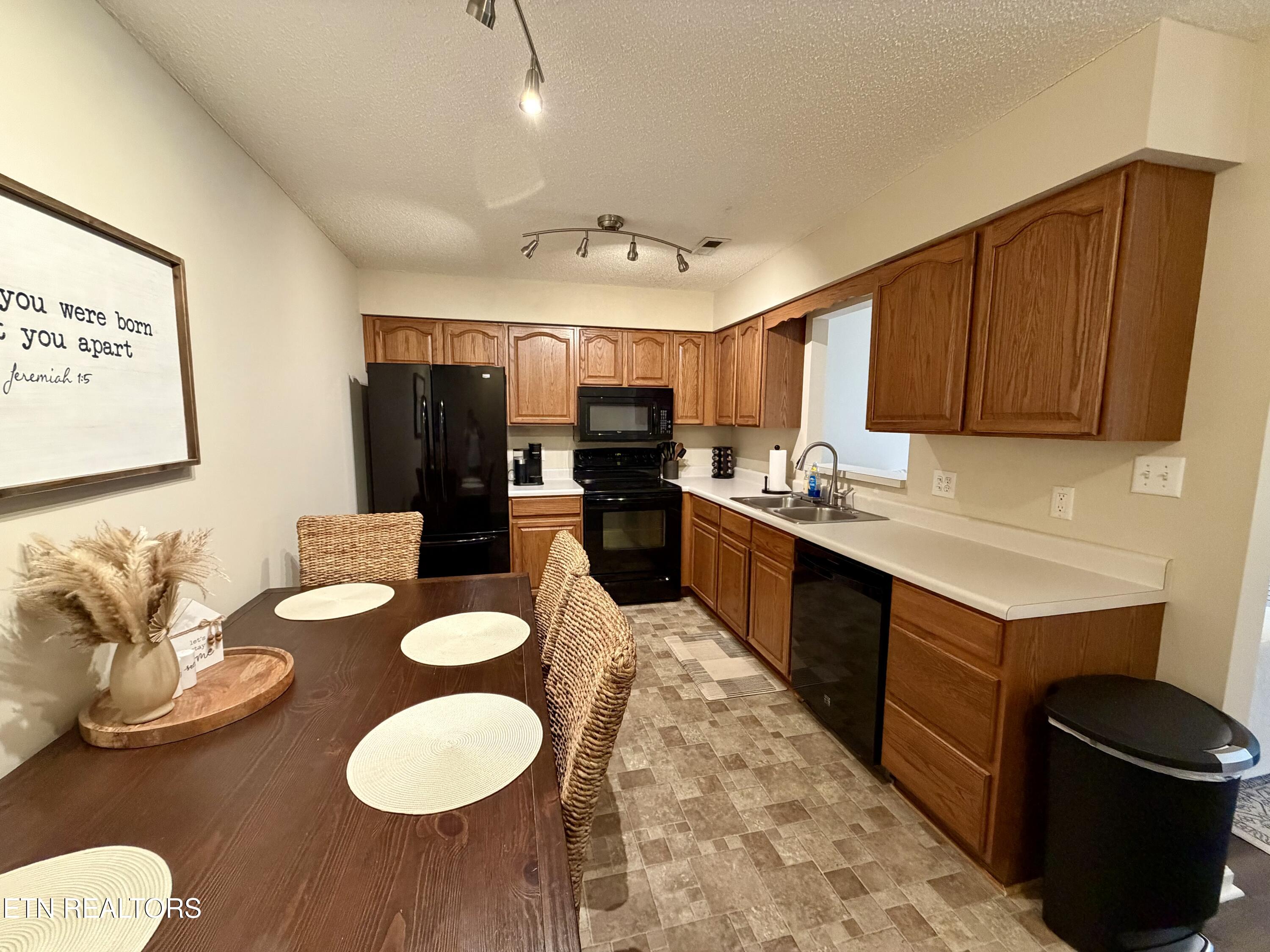 8045 Stablegate Way Powell, TN 37849 - Photo 9 of 22 IMG_8540