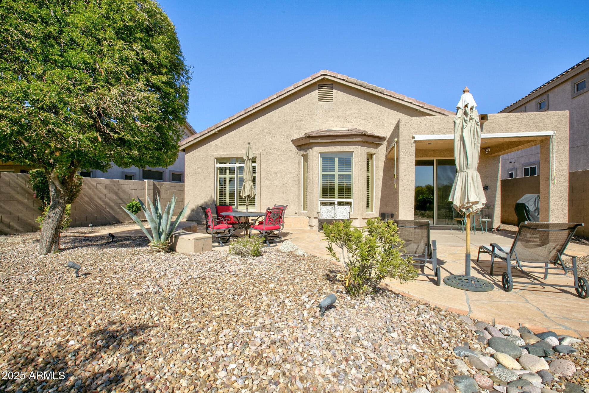 3055 North Red Mountain, Unit 156 Mesa, AZ 85207 - Photo 28 of 33 a view of a house with backyard and sitting area