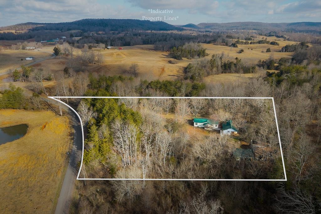 786 Quebeck Road Quebeck, TN 38579 - Photo 11 of 30 a view of a bathroom