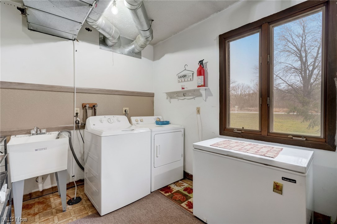 10085 Franchester Road Burbank, OH 44214 - Photo 28 of 40 Laundry room