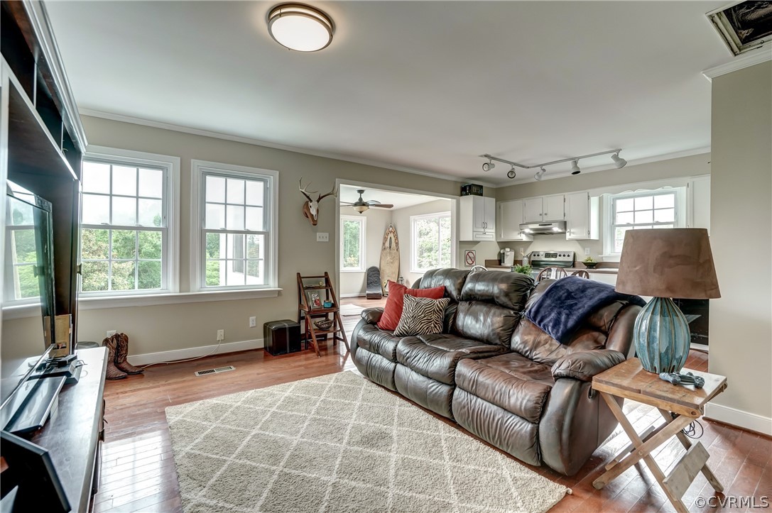 22101 Pear Orchard Road Moseley, VA 23120 - Photo 20 of 49 Family room in Apartment