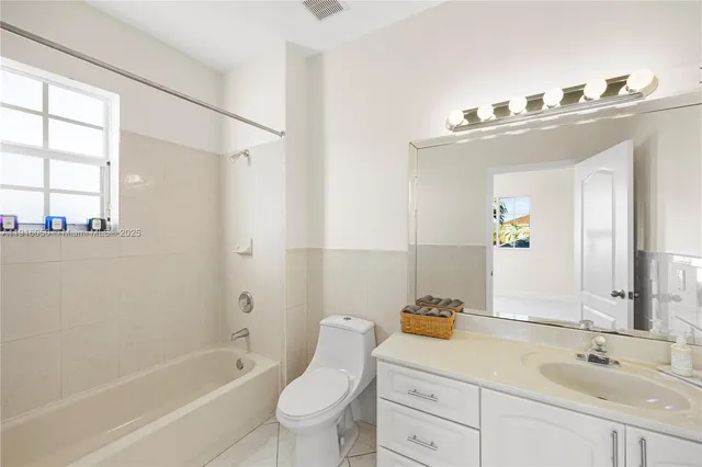 $1,195,000 | 7830 Northwest 161st Terrace, Miami Lakes, FL 33016