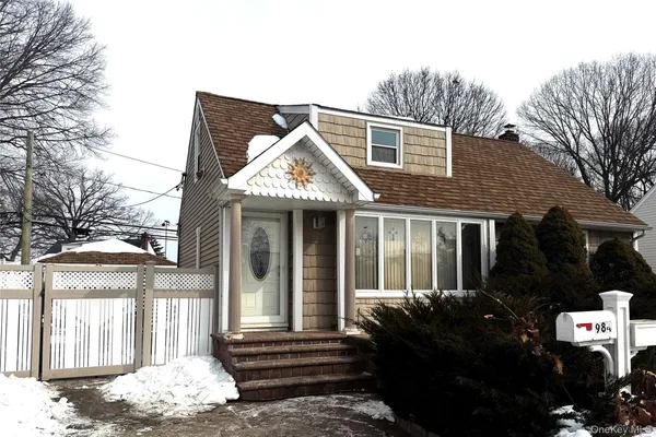 $775,000 | 984 Shelburne Drive, Franklin Square, NY 11010