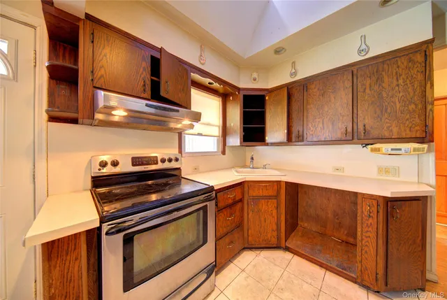 $799,000 | 984 Shelburne Drive, Franklin Square, NY 11010