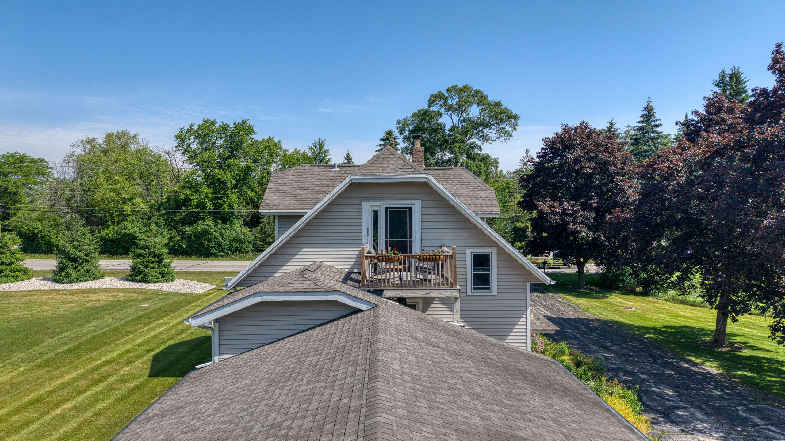 2029 West Donges Bay Road, Unit 2031 Mequon, WI 53092 - Photo 55 of 68 2031 W Donges Bay_Aerials_37_HDR