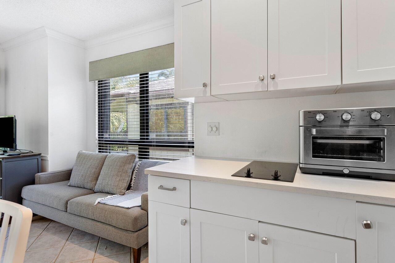 13334 Polo Club Road, Unit 327 Wellington, FL 33414 - Photo 20 of 43 Kitchen