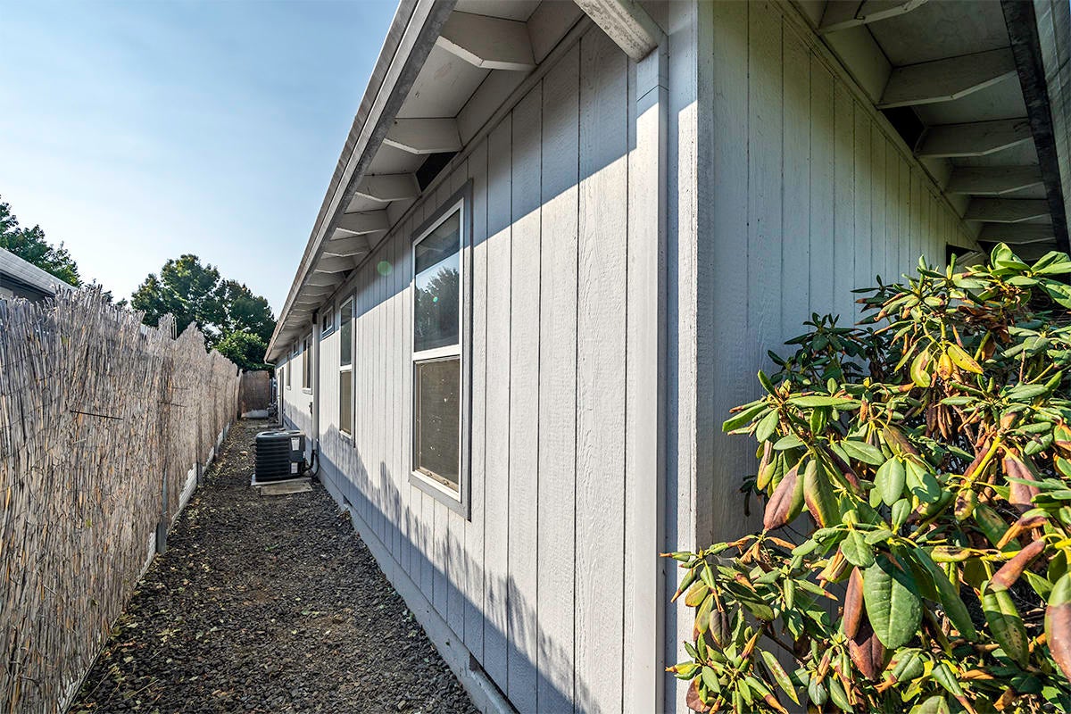 929 Brandi Way Central Point, OR 97502 - Photo 21 of 27 DSC03303-HDR