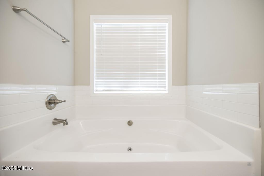 219 Diamond Place Gray, GA 31032 - Photo 29 of 42 a bathroom with a bathtub