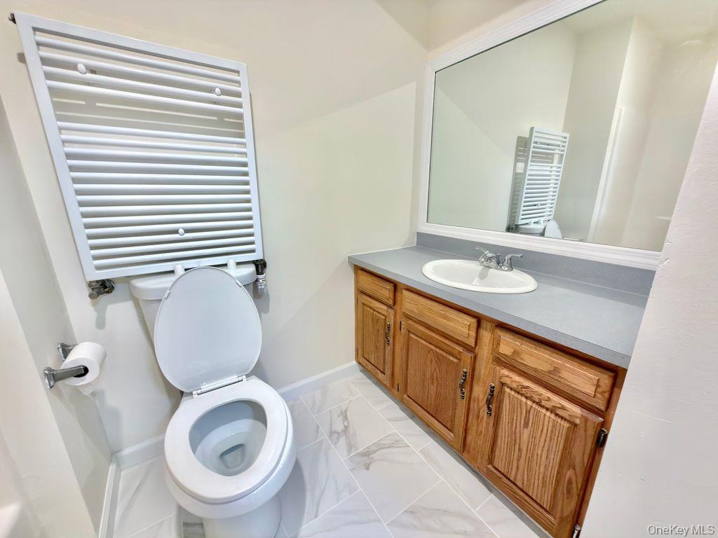 1870 Baldwin Road, Unit 4 Yorktown Heights, NY 10598 - Photo 11 of 18 Full bathroom of similar unit.