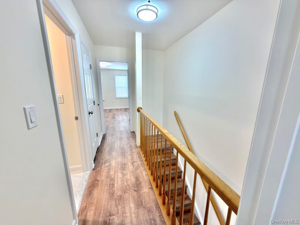 1870 Baldwin Road, Unit 4 Yorktown Heights, NY 10598 - Photo 10 of 18 Hallway of similar unit.