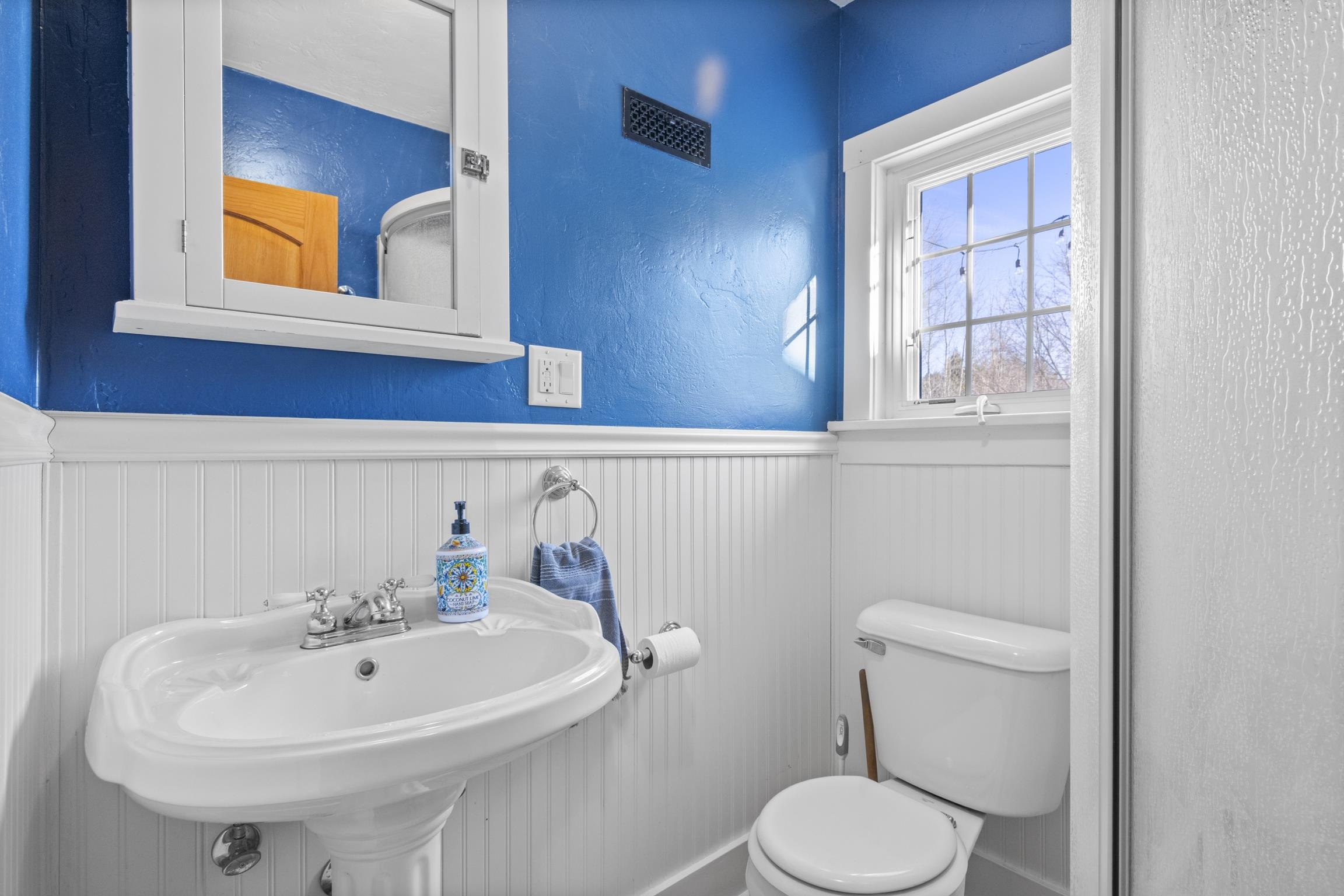 1460 Smith Road Traverse City, MI 49696 - Photo 22 of 54 1931678-32ea42fb-42a4-473c-a7e9-af9da0537f1f.JPG