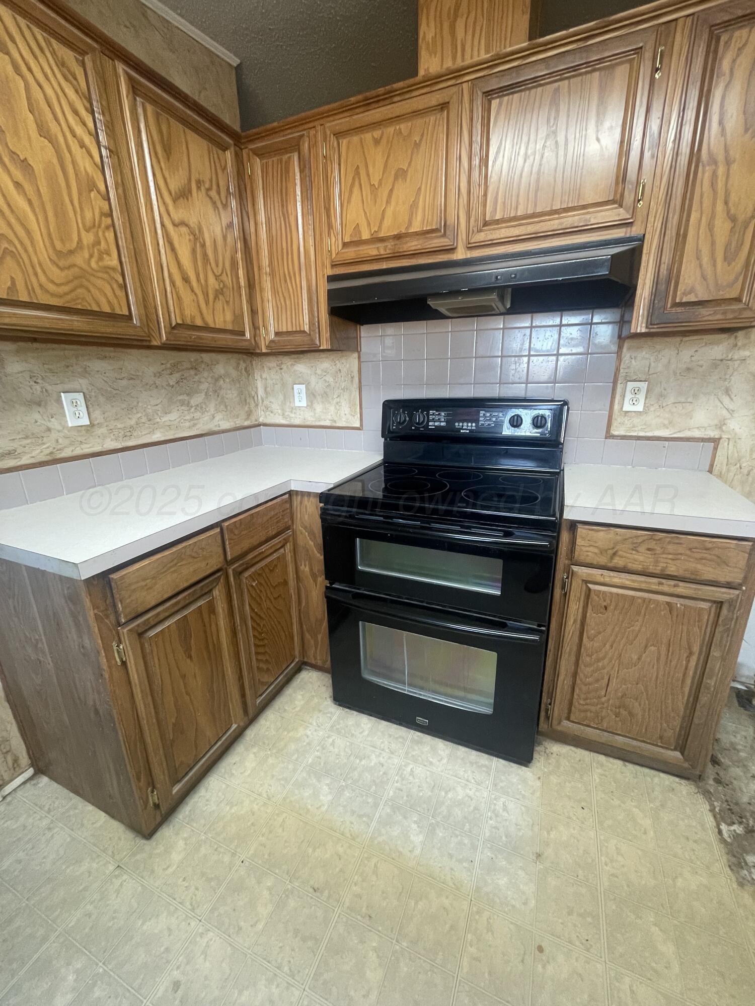 5100 Wagon Wheel Road Amarillo, TX 79124 - Photo 14 of 54 a kitchen with granite countertop a stove and a sink