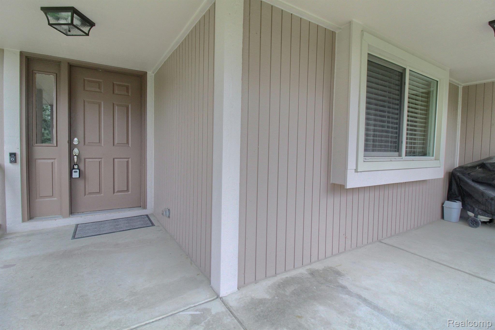 5365 Inverrary Lane Commerce Township, MI 48382 - Photo 3 of 37 Gallery Image 3