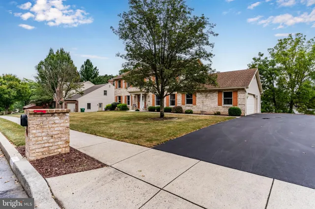 $500,000 | 2415 West Bayberry Drive, Harrisburg, PA 17112