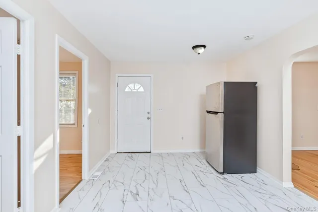 a view of a livingroom with wooden floor and closet