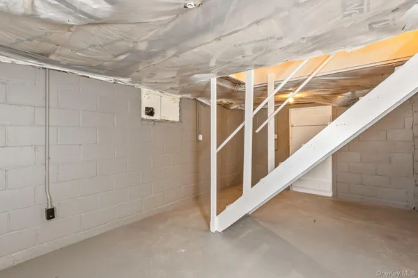 $699,000 | 860 Flanders Road, Flanders, NY 11901