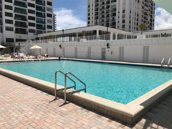 $2,700 | 2201 South Ocean Drive, Unit 602, Hollywood, FL 33019