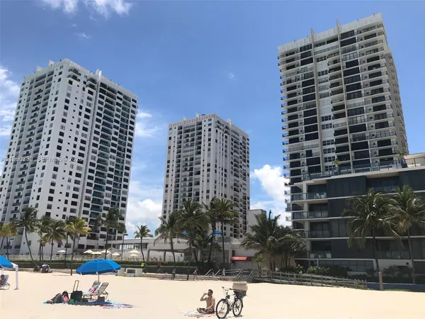 $2,700 | 2201 South Ocean Drive, Unit 602, Hollywood, FL 33019