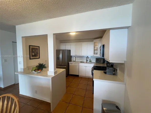 $2,700 | 2201 South Ocean Drive, Unit 602, Hollywood, FL 33019